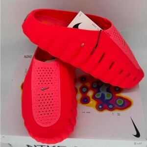 Nike Mind 001 Solar Red/Chrome-Hyper
Crimson Slip-On M5/W6
